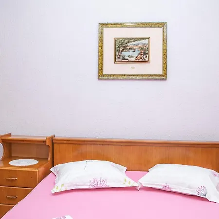 Ada's * Pogradec